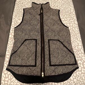 J Crew herringbone Quilted Vest Black and White Sz XS Puffer Vest Down